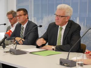 Landespressekonferenz mit Minister Hauk002